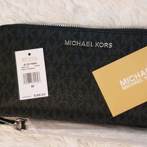 MICHAEL KORS Jet Set Travel Black Zip Wallet